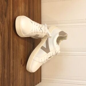 Mia Low Top Sneaker